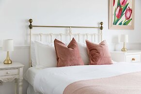 Spacious 4-bed Seaside Retreat in Selsey