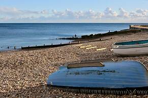 Spacious 4-bed Seaside Retreat in Selsey