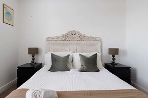 Spacious 4-bed Seaside Retreat in Selsey