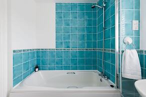 Spacious 4-bed Seaside Retreat in Selsey