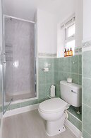 Spacious 4-bed Seaside Retreat in Selsey