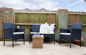 Spacious 4-bed Seaside Retreat in Selsey