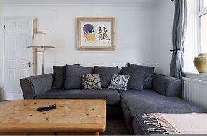 Spacious 4-bed Seaside Retreat in Selsey