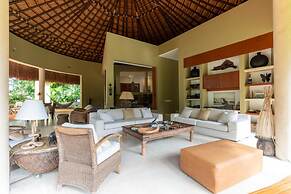 w Charming 5BR Villa at Mesa de Yeguas