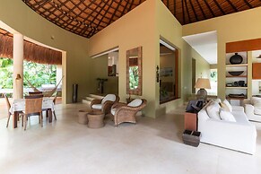 w Charming 5BR Villa at Mesa de Yeguas