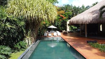 w Charming 5BR Villa at Mesa de Yeguas