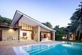 w Spacious 5BR Villa at Mesa de Yeguas