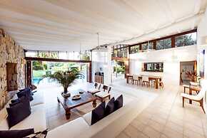 w Spacious 5BR Villa at Mesa de Yeguas