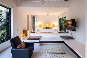 w Splendid 5BR Villa at Mesa de Yeguas