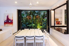 w Splendid 5BR Villa at Mesa de Yeguas