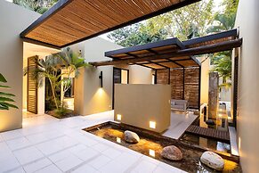 w Splendid 5BR Villa at Mesa de Yeguas