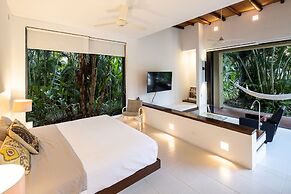 w Splendid 5BR Villa at Mesa de Yeguas