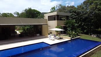 w Beautiful 4BR Villa at Mesa de Yeguas
