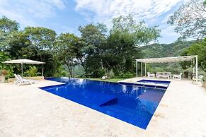 w Beautiful 4BR Villa at Mesa de Yeguas