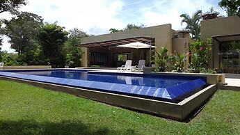 w Beautiful 4BR Villa at Mesa de Yeguas