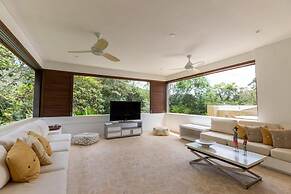 w Beautiful 4BR Villa at Mesa de Yeguas