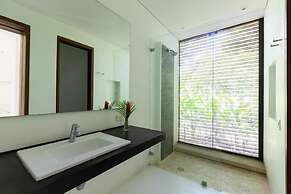 w Beautiful 4BR Villa at Mesa de Yeguas