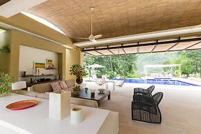 w Beautiful 4BR Villa at Mesa de Yeguas