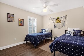 Upstay - Waterside Home With Pool and Hot Tub