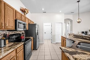 Upstay - Waterside Home With Pool and Hot Tub