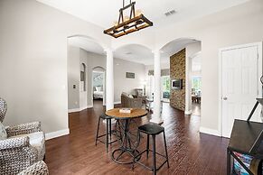 Upstay - Waterside Home With Pool and Hot Tub