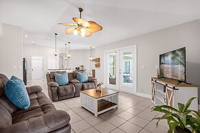 Upstay - Waterside Home With Pool and Hot Tub