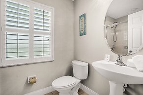 Upstay - Waterside Home With Pool and Hot Tub