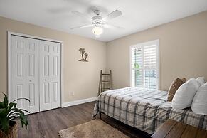 Upstay - Waterside Home With Pool and Hot Tub