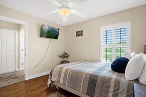 Upstay - Waterside Home With Pool and Hot Tub