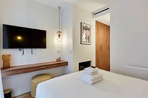 Magnificent 2 Bedrooms Apartment Center of Paris