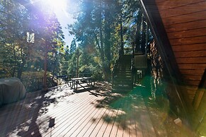 A-frame Hideaway 3 Bedroom Cabin