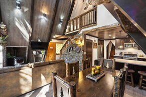 A-frame Hideaway 3 Bedroom Cabin