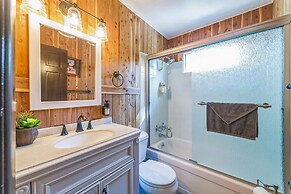 A-frame Hideaway 3 Bedroom Cabin