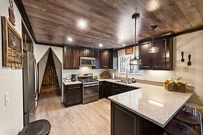A-frame Hideaway 3 Bedroom Cabin