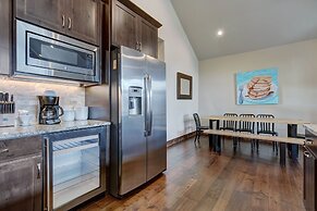 Luxury Home - Sleeps 10 - Fireplace & Mountain View 3 Bedroom Condo