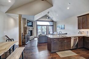 Luxury Home - Sleeps 10 - Fireplace & Mountain View 3 Bedroom Condo