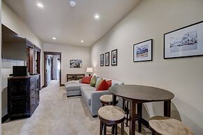 Luxury Home - Sleeps 10 - Fireplace & Mountain View 3 Bedroom Condo