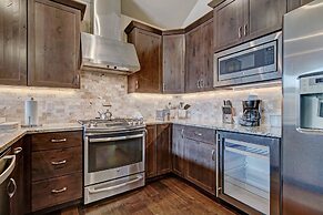 Luxury Home - Sleeps 10 - Fireplace & Mountain View 3 Bedroom Condo