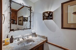 Stunning Views - Renovated Condo In Pines Lodge 2 Bedroom Condo