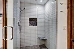 Stunning Views - Renovated Condo In Pines Lodge 2 Bedroom Condo