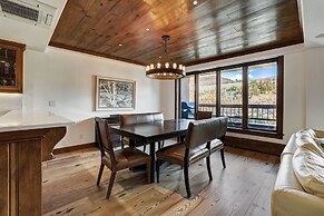 Stunning Views - Renovated Condo In Pines Lodge 2 Bedroom Condo