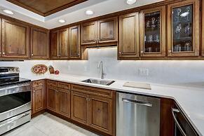Stunning Views - Renovated Condo In Pines Lodge 2 Bedroom Condo