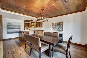 Stunning Views - Renovated Condo In Pines Lodge 2 Bedroom Condo