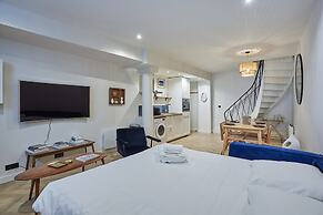 Superb Duplex Apartment Center of Paris