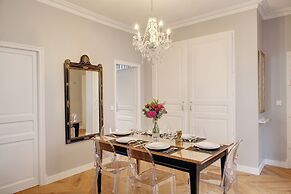 Paris Blanc Manteau Residence