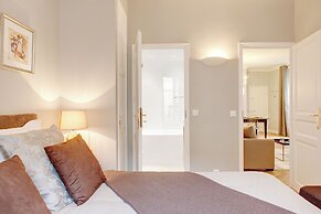 Paris Blanc Manteau Residence