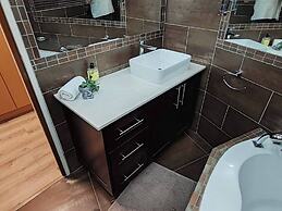 Room-indulgent Escape, Jet Bath, Stunnin