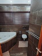 Room-indulgent Escape, Jet Bath, Stunnin