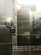 Room-indulgent Escape, Jet Bath, Stunnin