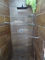 Room-indulgent Escape, Jet Bath, Stunnin